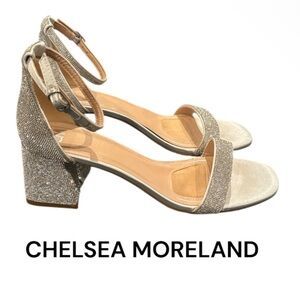 Authentic Chelsea Moreland silver sparkle elegant heels sandals sz 9.5